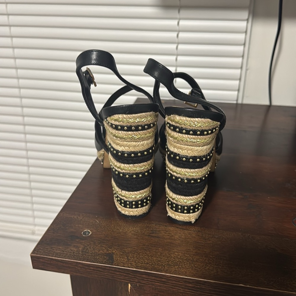 Sandals - Picture 2 of 7